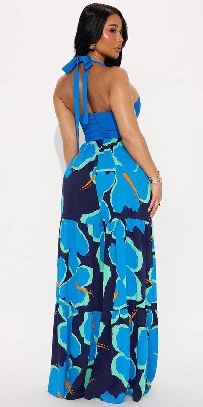 Elegantný overal s halter výstrihom a širokými nohavicami v modrom prevedení