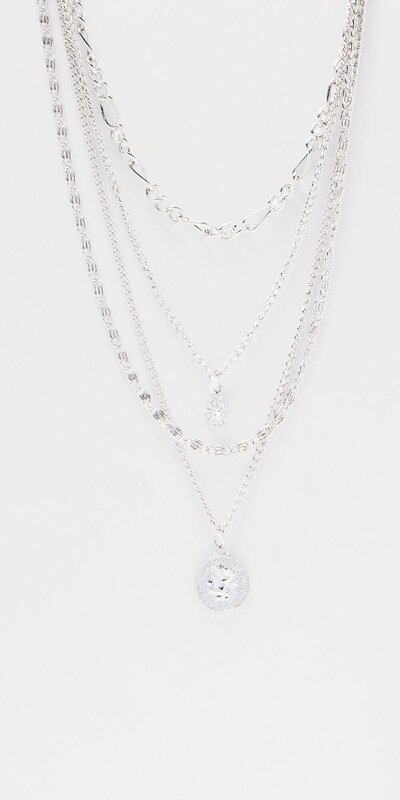 Strieborný vrstvený náhrdelník s mincou a kamienkami