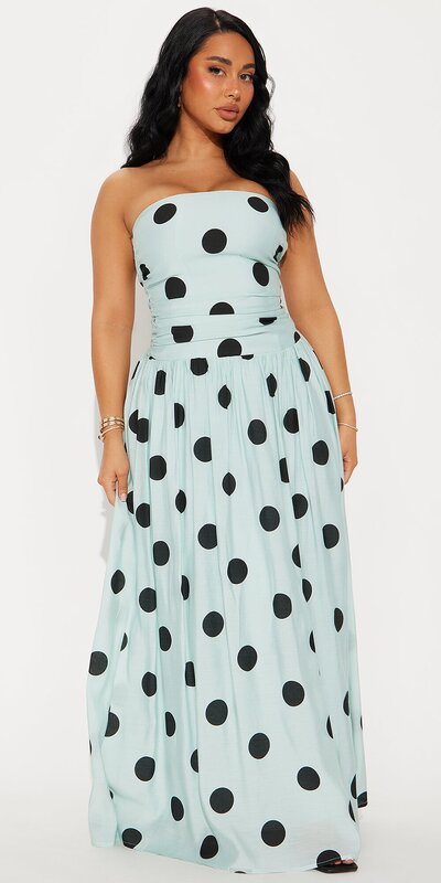 Bodkované maxi šaty bez ramienok v mentolovej farbe so zúženým pásom