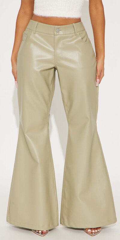 Rozšírené nohavice so zníženým pásom v zelenej farbe s koženým efektom