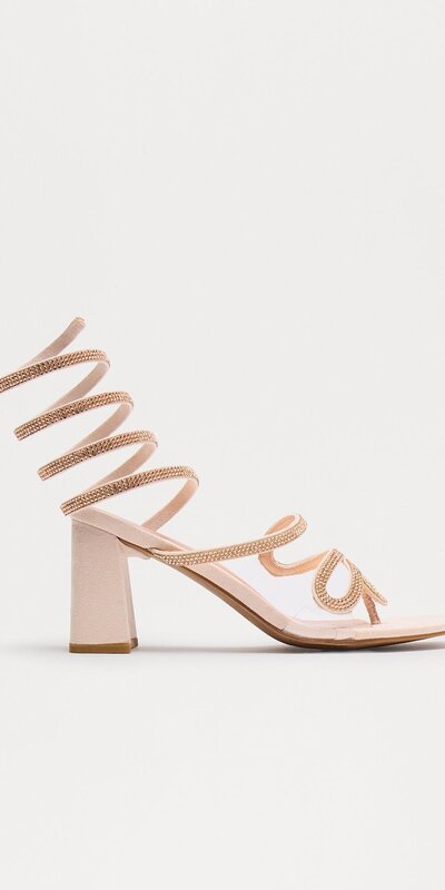 Sandále na stabilnom podpätku s viazaním okolo členka v béžovej farbe