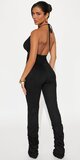 Elegantný overal s vrstvenými nohavicami v čiernej farbe