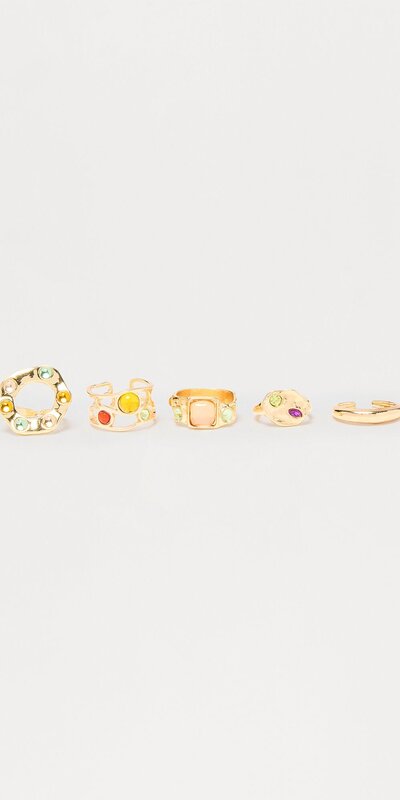 Set piatich prsteňov s farebnými kameňmi v zlatistom tóne