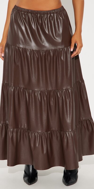 Maxi sukňa s vrstveným strihom a vysokým pásom v hnedej farbe