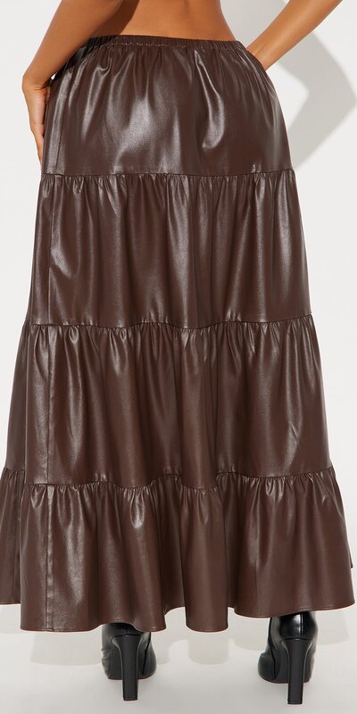 Maxi sukňa s vrstveným strihom a vysokým pásom v hnedej farbe