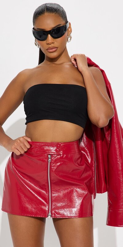 Mini sukňa s vysokým pásom a zipsovým zapínaním v červenej farbe