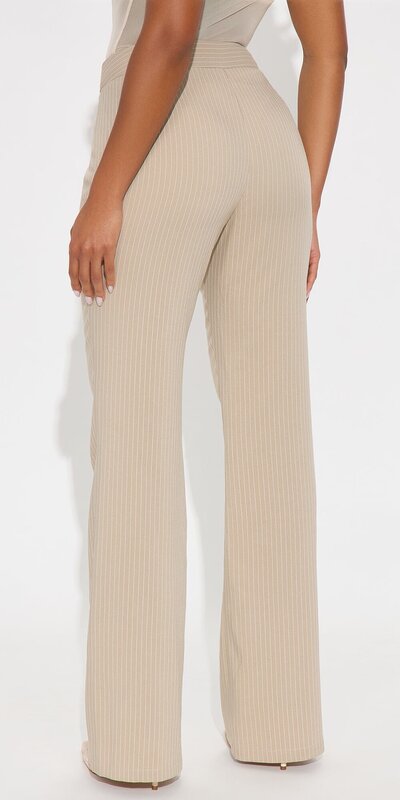 Pruhované nohavice s rovným strihom a opaskom v béžovej farbe