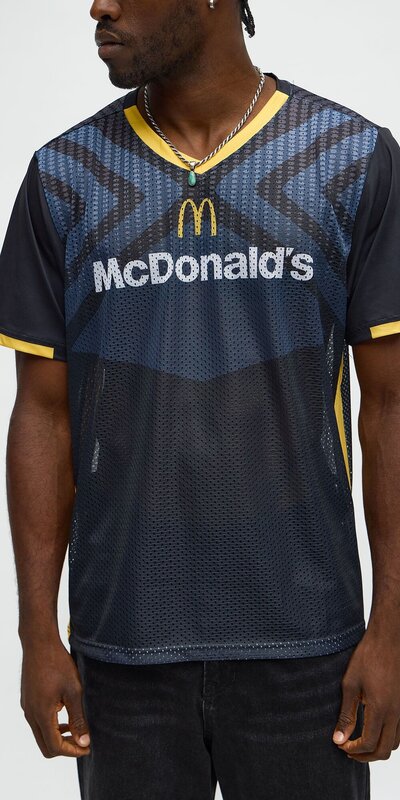 Voľné tričko s véčkovým výstrihom a športovou potlačou v čiernej farbe