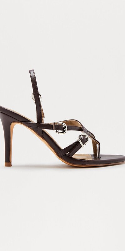 Sandále na podpätku so špicatou špičkou a slingback remienkom v hnedej farbe