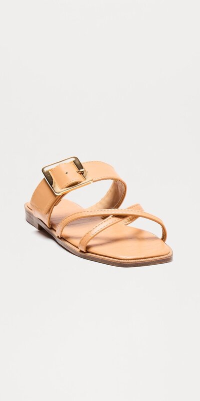 Ploché sandále na nasúvanie so štvorcovou špičkou v béžovej farbe