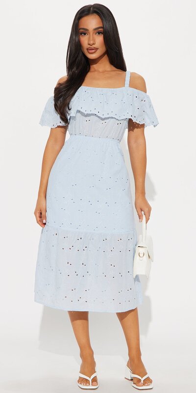 Dierkované midi šaty s hranatým výstrihom v modrej farbe