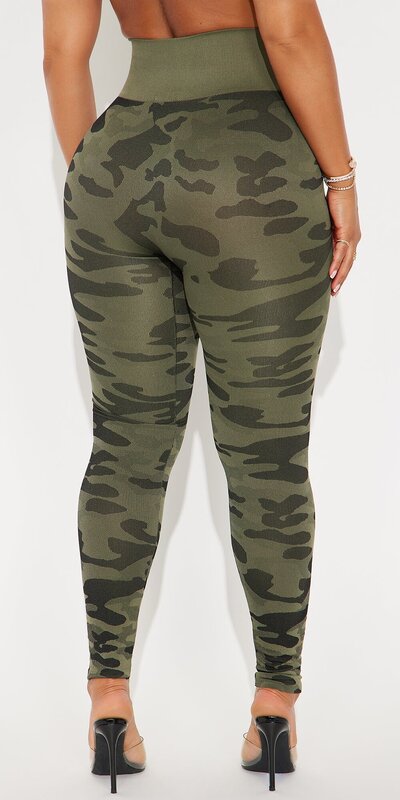 Bezšvové legíny s vysokým pásom a maskáčovým vzorom v zelenej farbe