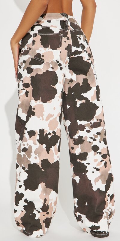 Džínsy so širokými nohavicami a potlačou v hnedej farbe