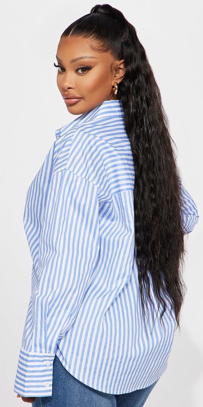 Pruhovaná košeľa s golierom a dlhým rukávom v bielo-modrej farbe