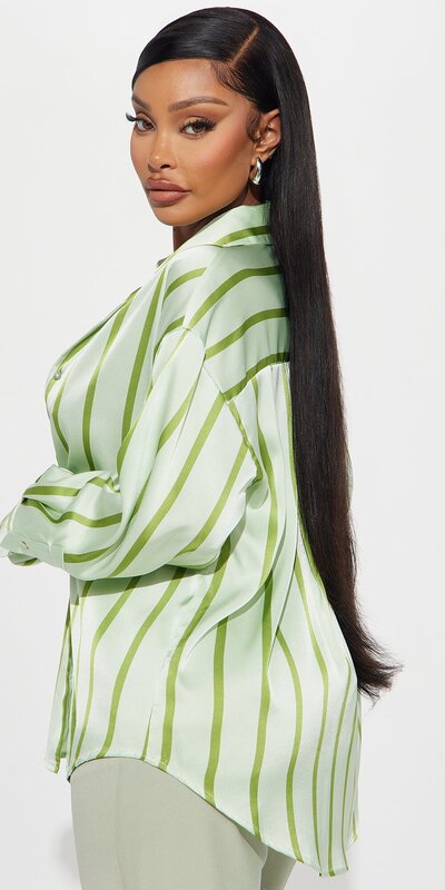 Saténová pruhovaná košeľa s golierom v zelenej farbe