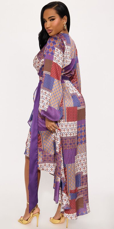 Saténové maxi šaty s patchwork potlačou v ružovej farbe