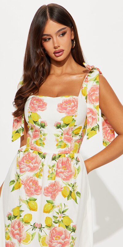 Maxi šaty s citrónovou potlačou a viazaním v bielej farbe