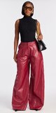 Nohavice so širokými nohavicami s koženým efektom v červenej farbe