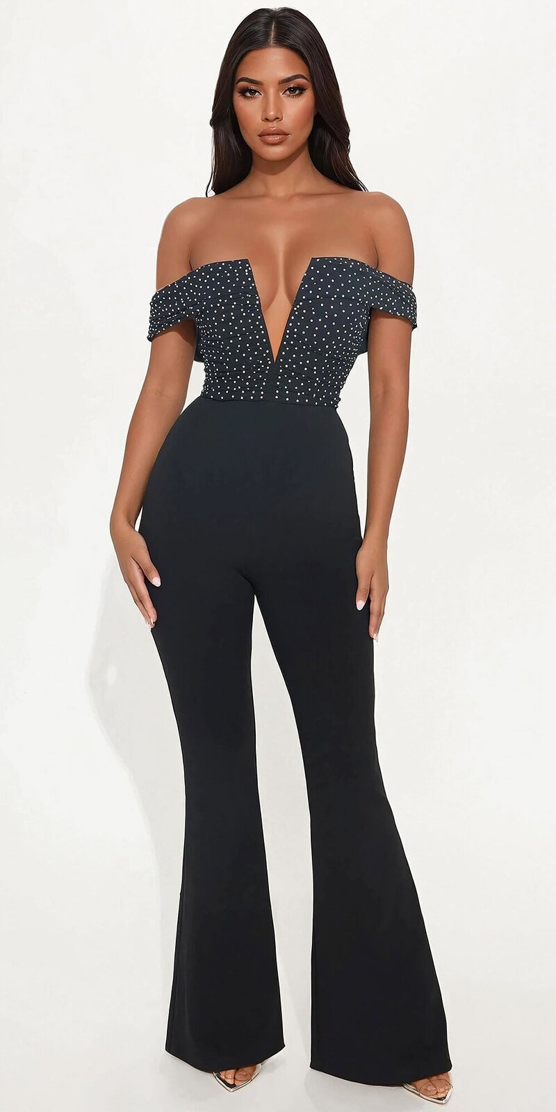 Overal s kamienkovým zdobením a rozšírenými nohavicami v čiernej farbe