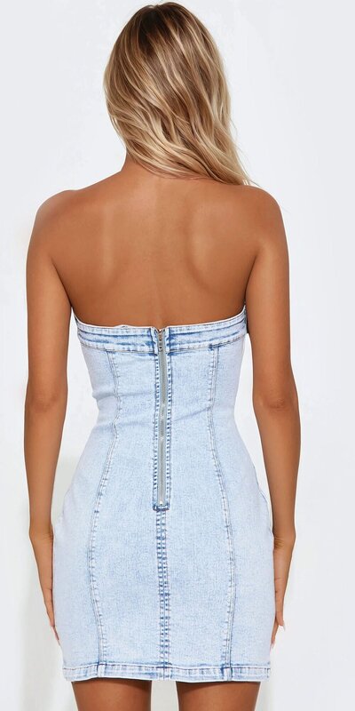 Džínové mini šaty bez ramienok s rozparkom v modrej farbe