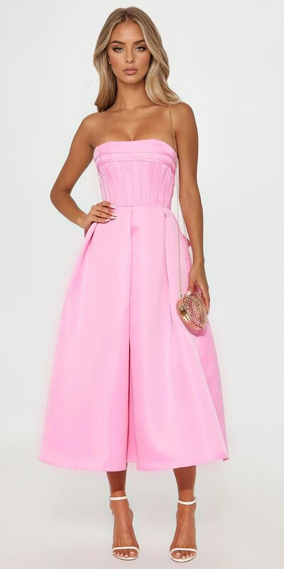 Saténové midi šaty s korzetovým pásom v ružovej farbe