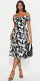 Kvetované midi šaty s hranatým výstrihom v čierno-bielej farbe
