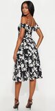 Kvetované midi šaty s hranatým výstrihom v čierno-bielej farbe