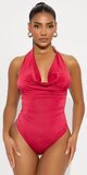 Halter body s vodopádovým výstrihom v červenej farbe