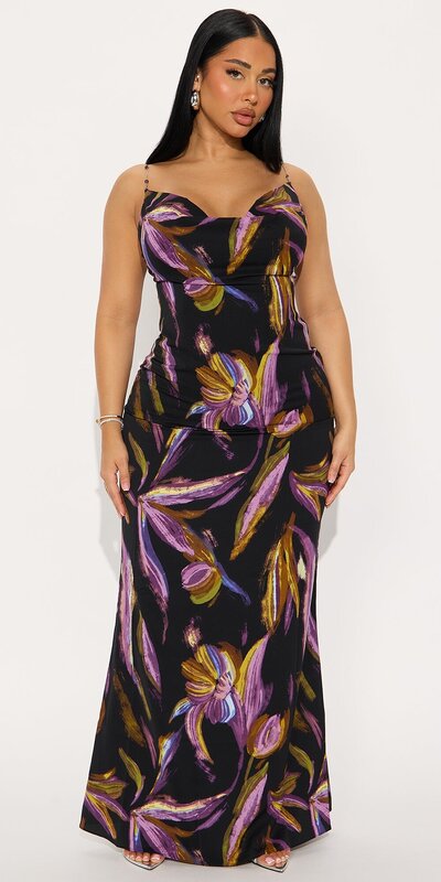 Saténové maxi šaty s kvetinovou potlačou v čierno-fialovej farbe