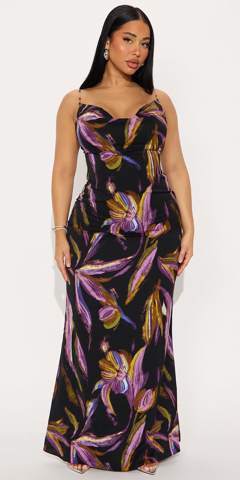 Saténové maxi šaty s kvetinovou potlačou v čierno-fialovej farbe