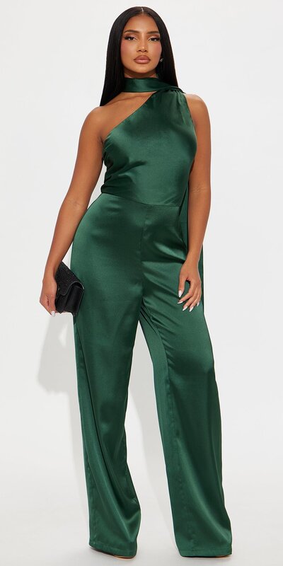 Saténový overal s halter výstrihom v tmavozelenej farbe
