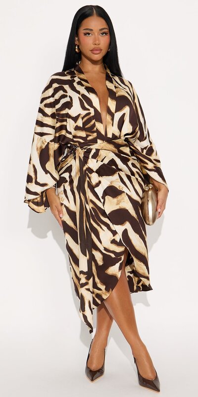 Midi šaty so zvieracím vzorom a viazaním v hnedej farbe