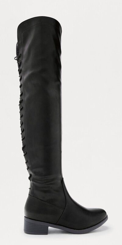 Vysoké čižmy so šnurovaním v čiernej farbe