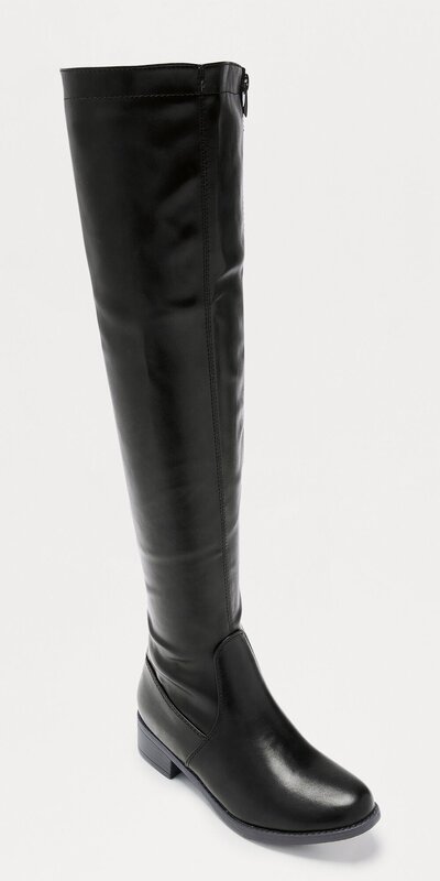 Vysoké čižmy so šnurovaním v čiernej farbe