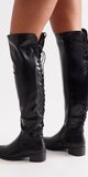 Vysoké čižmy so šnurovaním v čiernej farbe