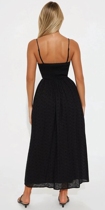 Midi šaty s madeirovým vzorom v čiernej farbe Čierna