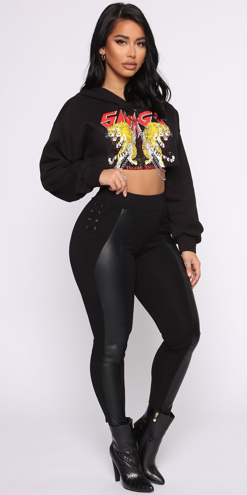 Čierne legíny s koženými detailmi a viazaním po bokoch