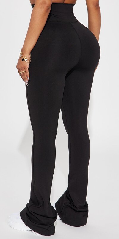 Čierne športové nohavice s vysokým pásom a kontrastným prešívaním Čierna