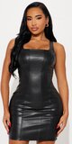 Čierne mini šaty v koženom vzhľade s korzetovým pásom a hranatým výstrihom