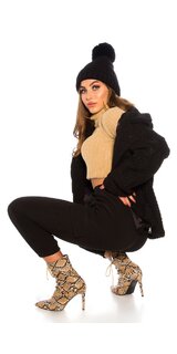 Mäkkučká bunda so zapínaním na zips Čierna