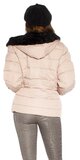 Krátka zimná bunda s čiernou podšívkou v kapucni Béžová