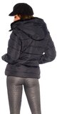 Krátka zimná bunda s čiernou podšívkou v kapucni Tmavomodrá