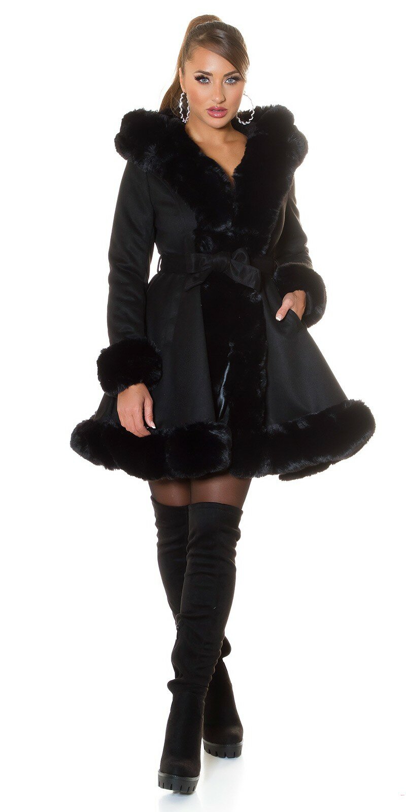 Áčkový zimný kabát s opaskom Čierna