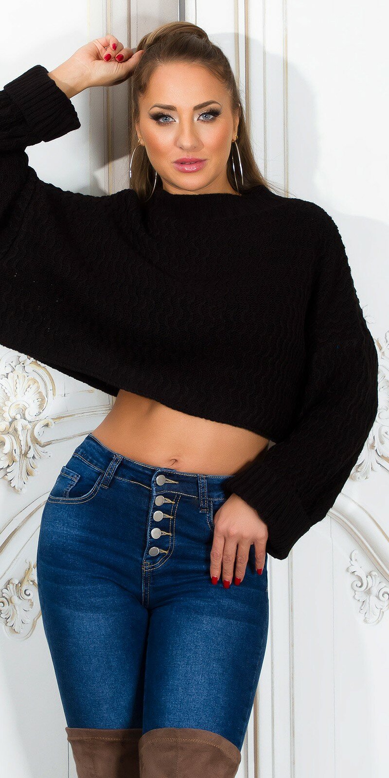 Krátky akrylový sveter pletený Čierna