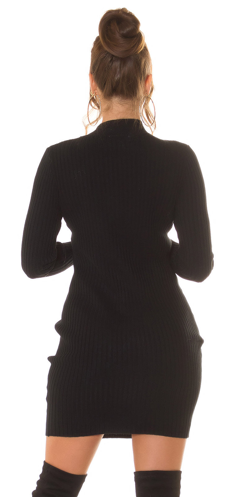 Pletené šaty s kvapkovým výstrihom Čierna